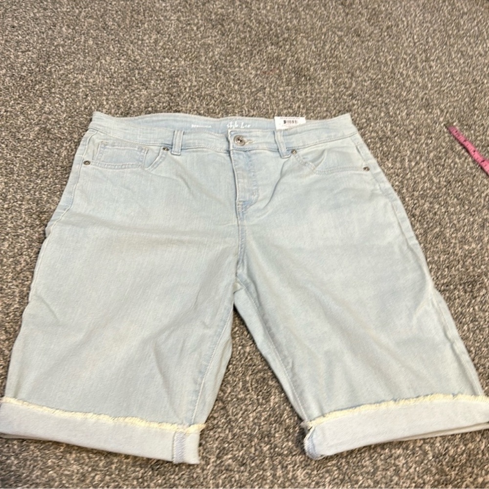 Nwt style &Co Bermuda short. Mid rise. Slimming pockets. Raw edge. Size 12